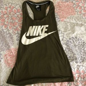 Women’s Nike athletic top